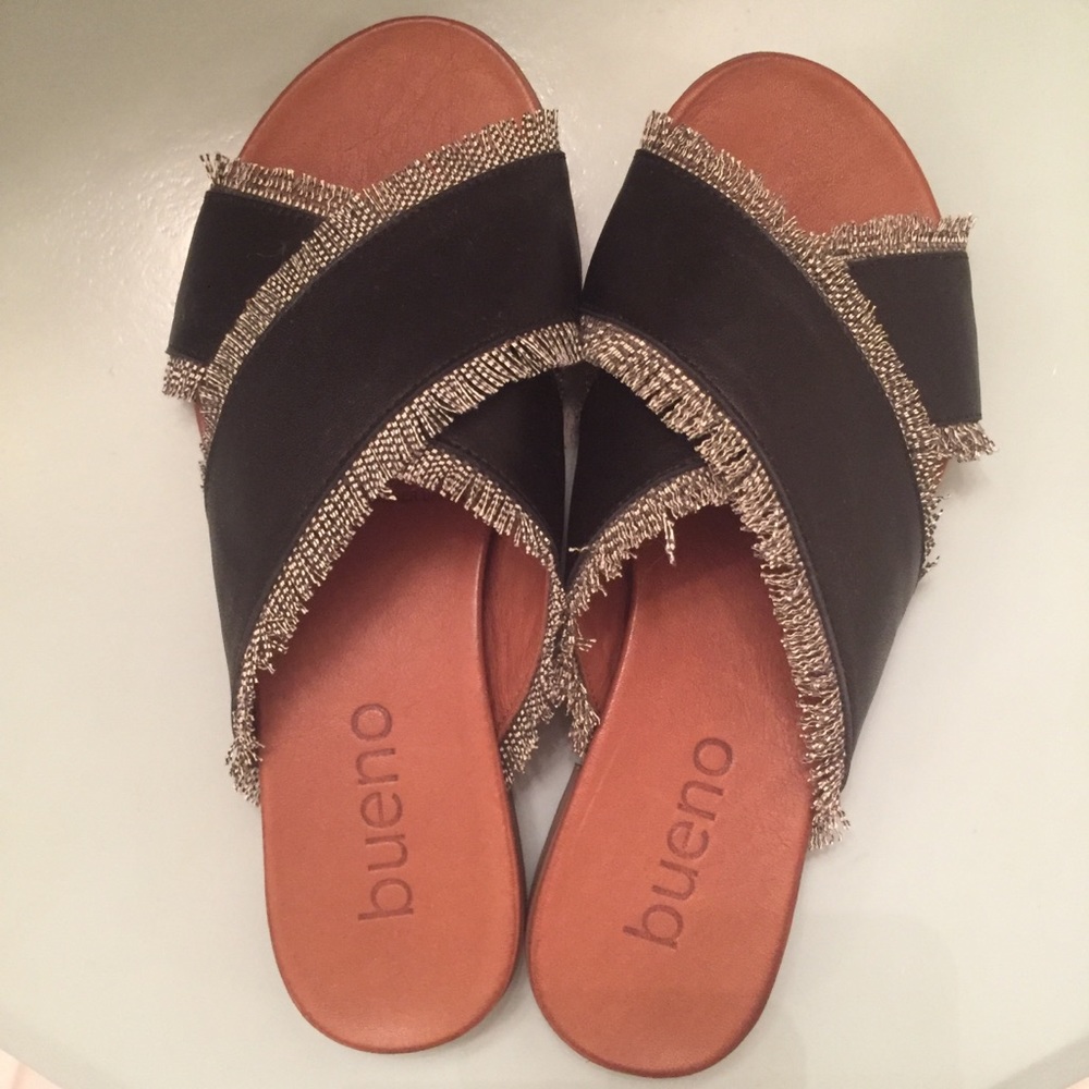Bueno Crossover Sandals